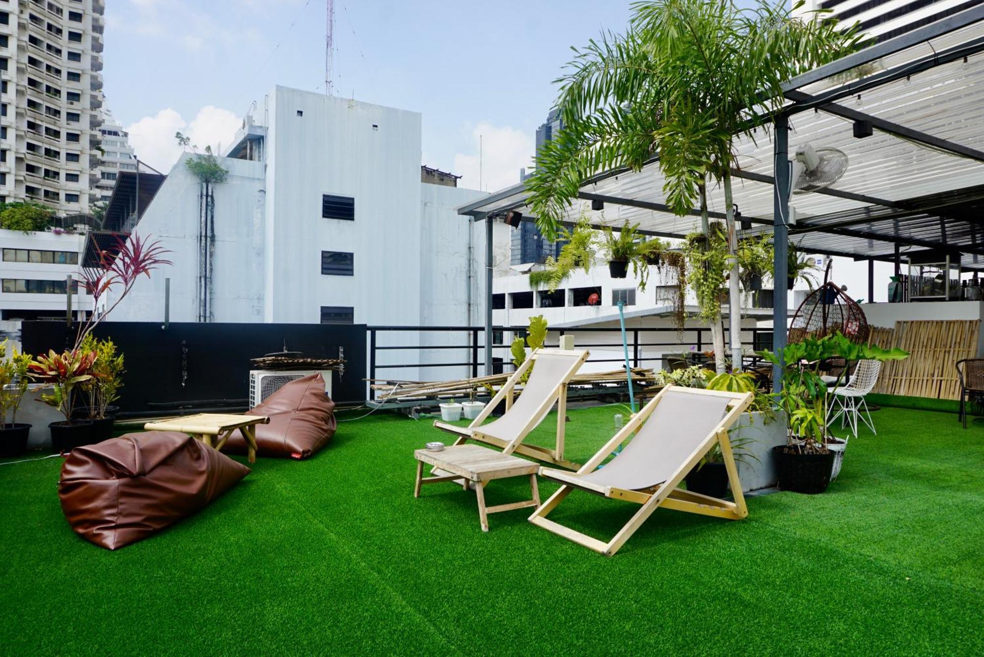 Hash Silom Soi 3 - Hip And Funky With Rooftop View อพาร์ทเม้น กรุงเทพมหานคร